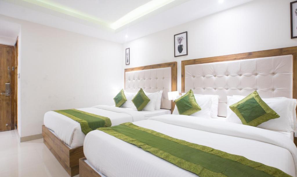 Двухместный (Улучшенный двухместный номер с 1 кроватью) отеля Treebo Amber International, Мумбай