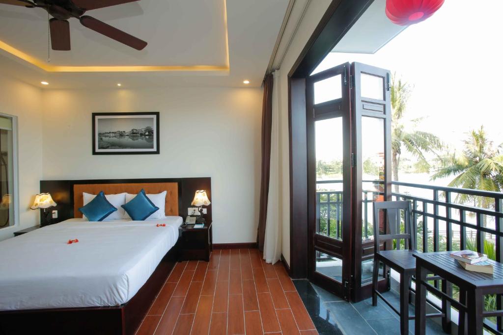 Двухместный (Двухместный номер Делюкс с 1 кроватью или 2 отдельными кроватями и частичным видом на реку) отеля Pearl River Hoi An Hotel, Хойан
