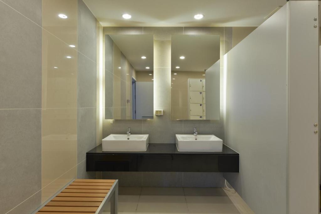 Отель The Grass Serviced Suites