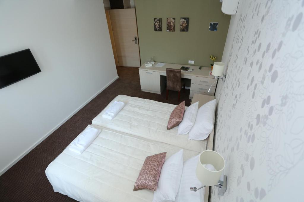 Двухместный (Двухместный номер с 2 отдельными кроватями и ванной комнатой) отеля Bed & Breakfast Grad, Ужице