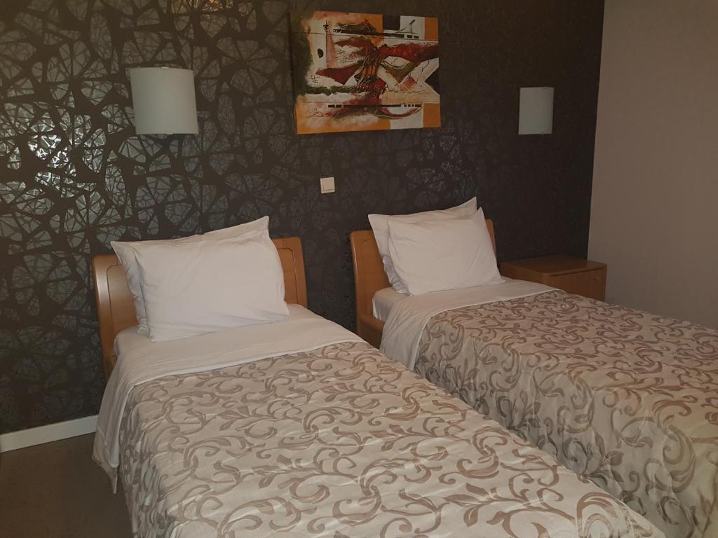 Двухместный (Двухместный номер с 2 отдельными кроватями и ванной комнатой) отеля Hotel Dvor, Колашин