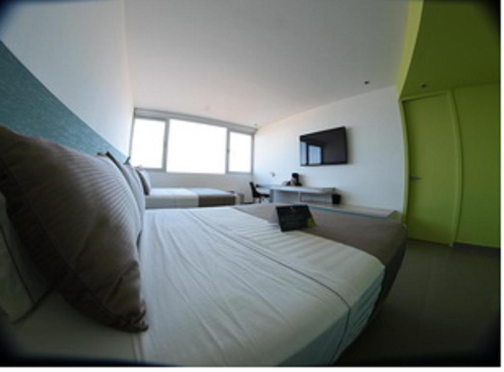 Двухместный (Двухместный номер с 2 двуспальными кроватями, вид на пляж) отеля Hotel Punta Azul, Веракрус