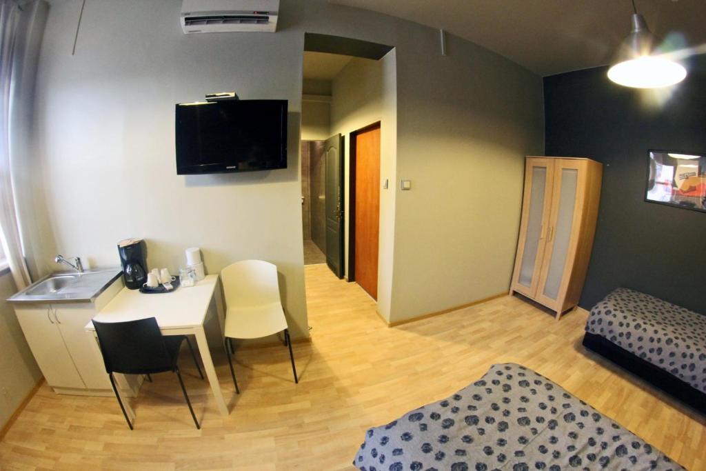 Четырехместный (Четырехместный номер с ванной комнатой), Corner Hostel