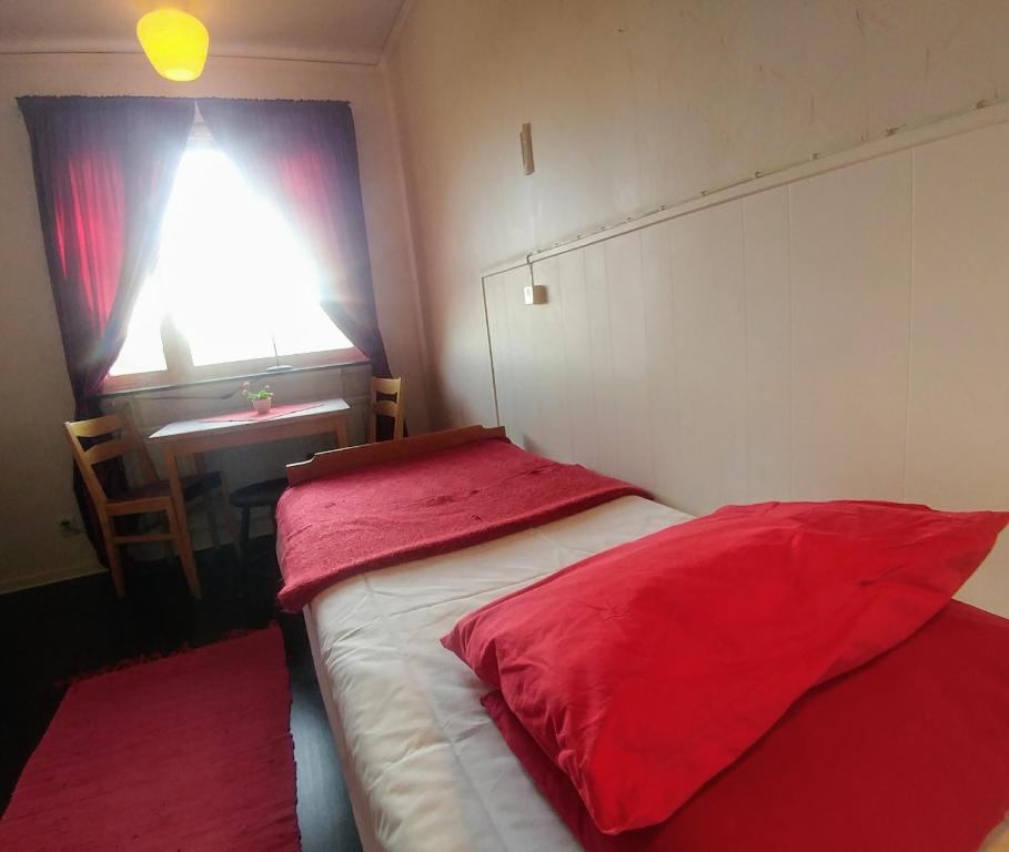 Двухместный (Двухместный номер с 2 отдельными кроватями и общей душевой) хостела STF Storliens Fjällgård, Стурлиен