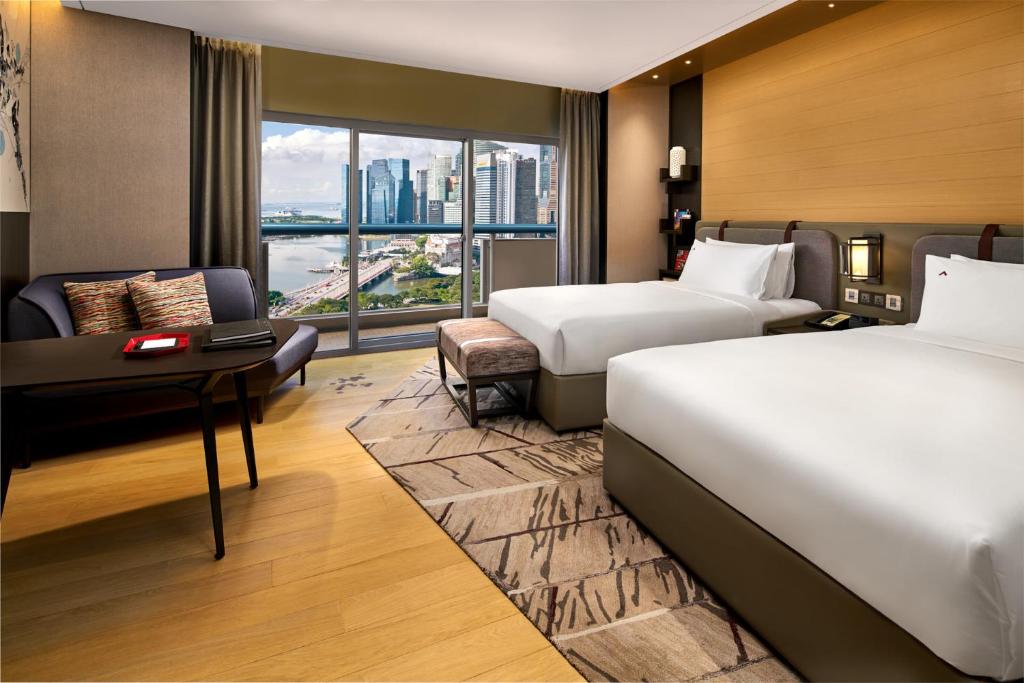 Двухместный (Номер Swiss с кроватью размера «king-size» и видом на гавань) отеля Swissotel The Stamford, Сингапур (город)