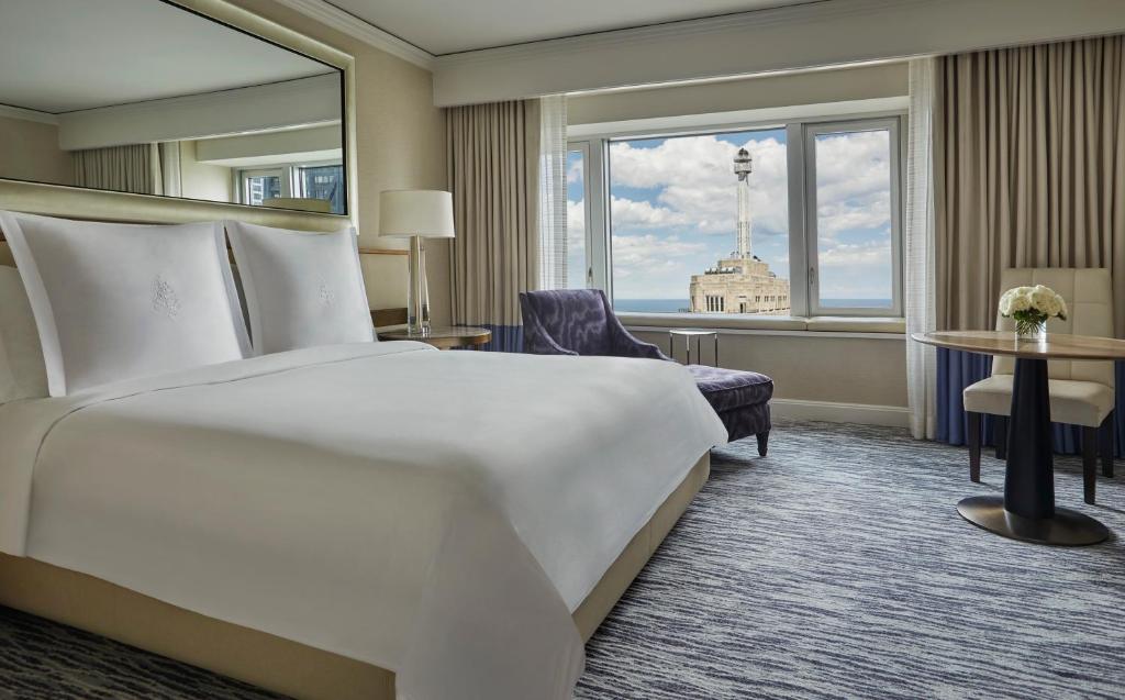 Двухместный (Номер с кроватью размера «king-size» и видом на озеро), Four Seasons Chicago