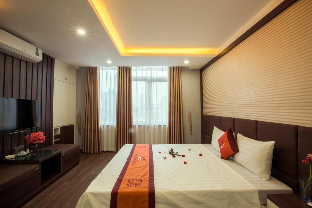 Двухместный (Двухместный номер Делюкс с 1 кроватью и видом на город) отеля Nam Long Hotel, Ханой