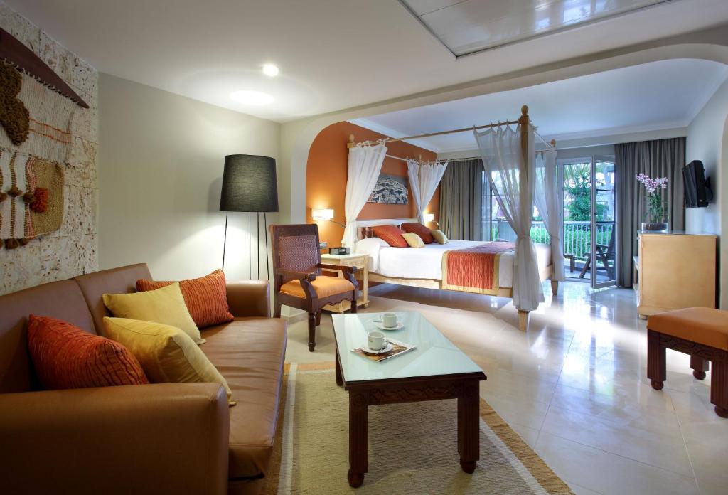 Сьюит (Люкс Romance, вид на сад) курортного отеля Grand Palladium Bavaro Suites, Resort & Spa, Пунта-Кана