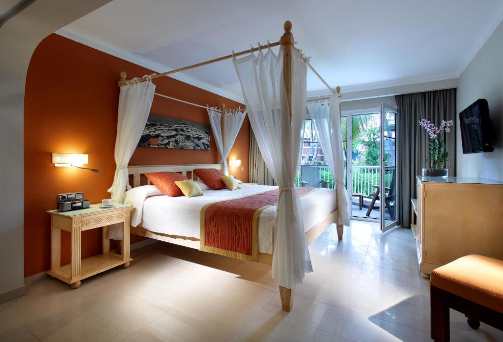 Двухместный (Большой двухместный номер с 1 кроватью) курортного отеля Grand Palladium Bavaro Suites, Resort & Spa, Пунта-Кана