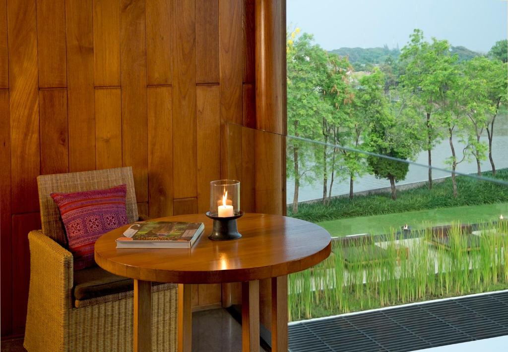 Двухместный (Номер Делюкс с видом на реку) курортного отеля Anantara Chiang Mai Resort, Чиангмай