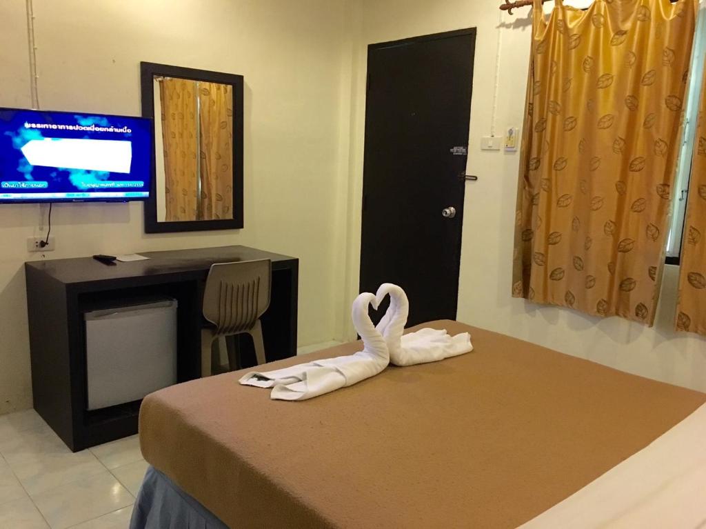 Двухместный (Улучшенный двухместный номер с 1 кроватью) курортного отеля Baantonsai Garden Resort, Пхукет