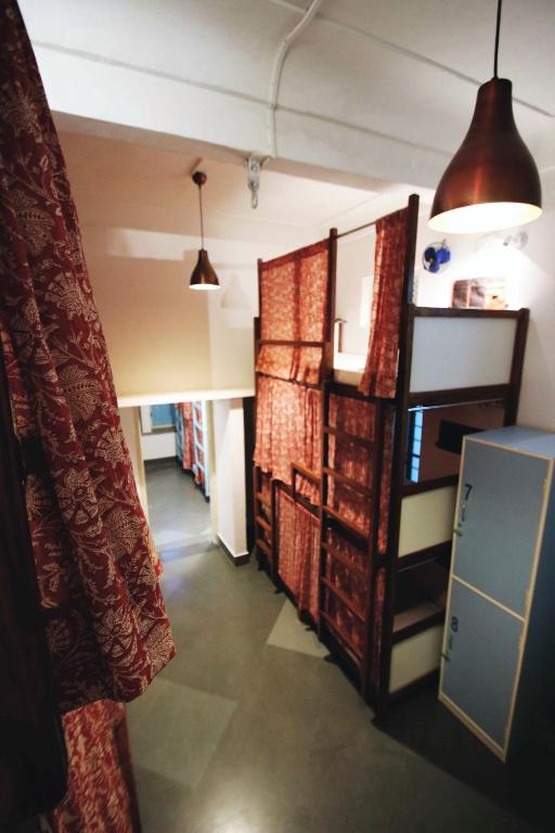 Номер (Общий номер Folksy с 12 кроватями и кондиционером), Jaipur Jantar Hostel