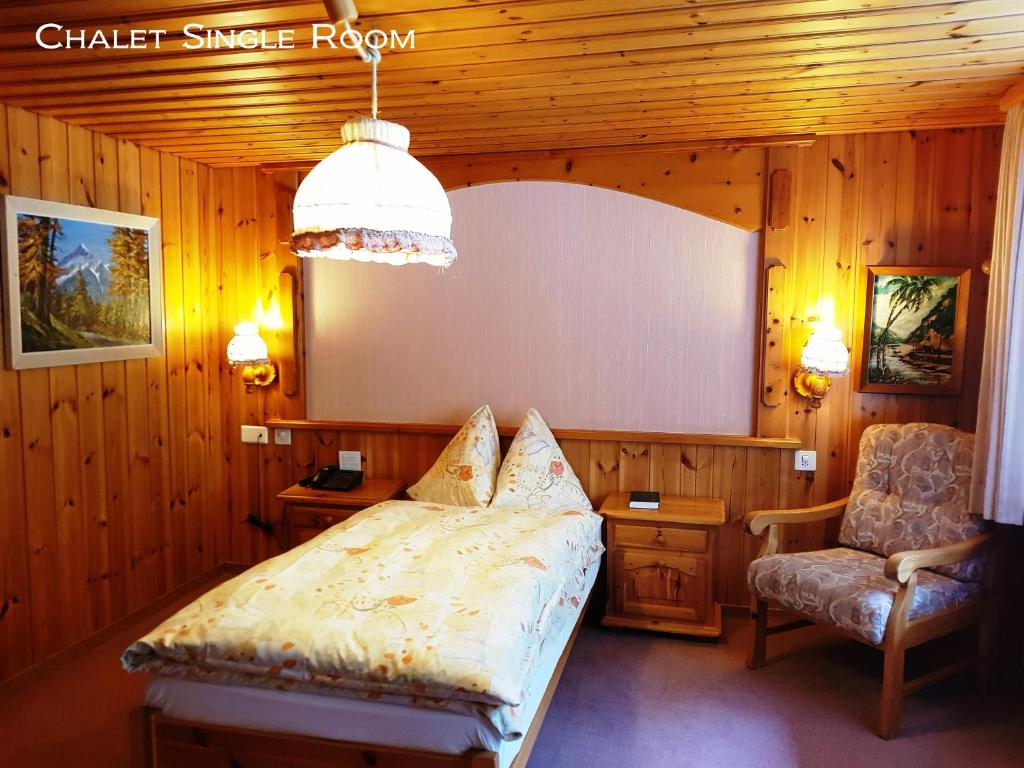 Одноместный (Одноместный номер «Шале») гостевого дома Alpine Budget Rooms by Täscherhof, Теш