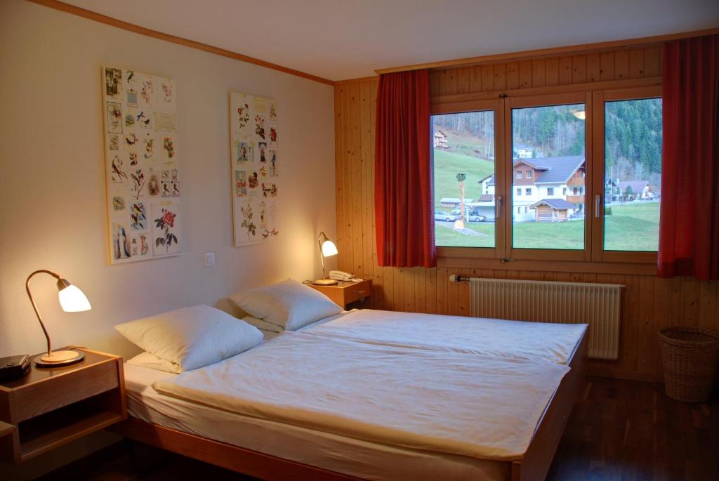 Двухместный (Двухместный номер с 1 кроватью и базовыми удобствами) отеля Hotel Garni Hostatt, Энгельберг