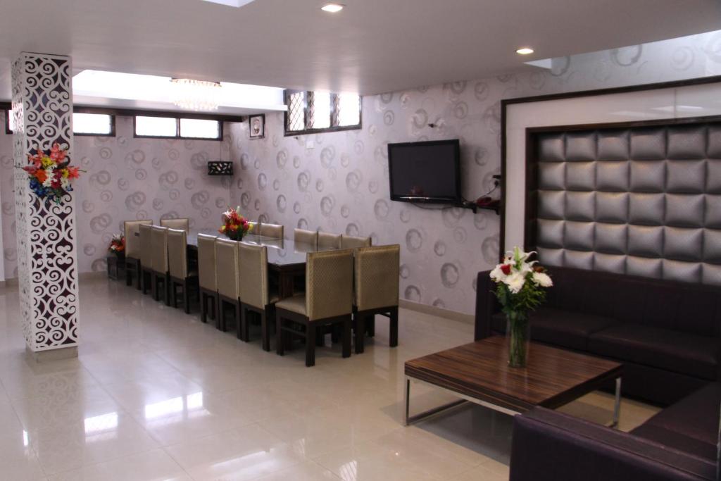 Двухместный (Стандартный двухместный номер с 1 кроватью) отеля Hotel Sundeep Inn, Нью-Дели