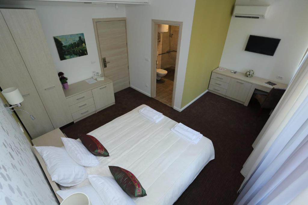 Двухместный (Двухместный номер с 1 кроватью и собственной ванной комнатой) отеля Bed & Breakfast Grad, Ужице