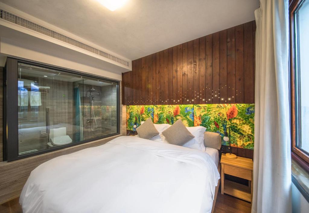 Двухместный (Небольшой двухместный номер с 1 кроватью) семейного отеля Van Wind Inn, Ханчжоу