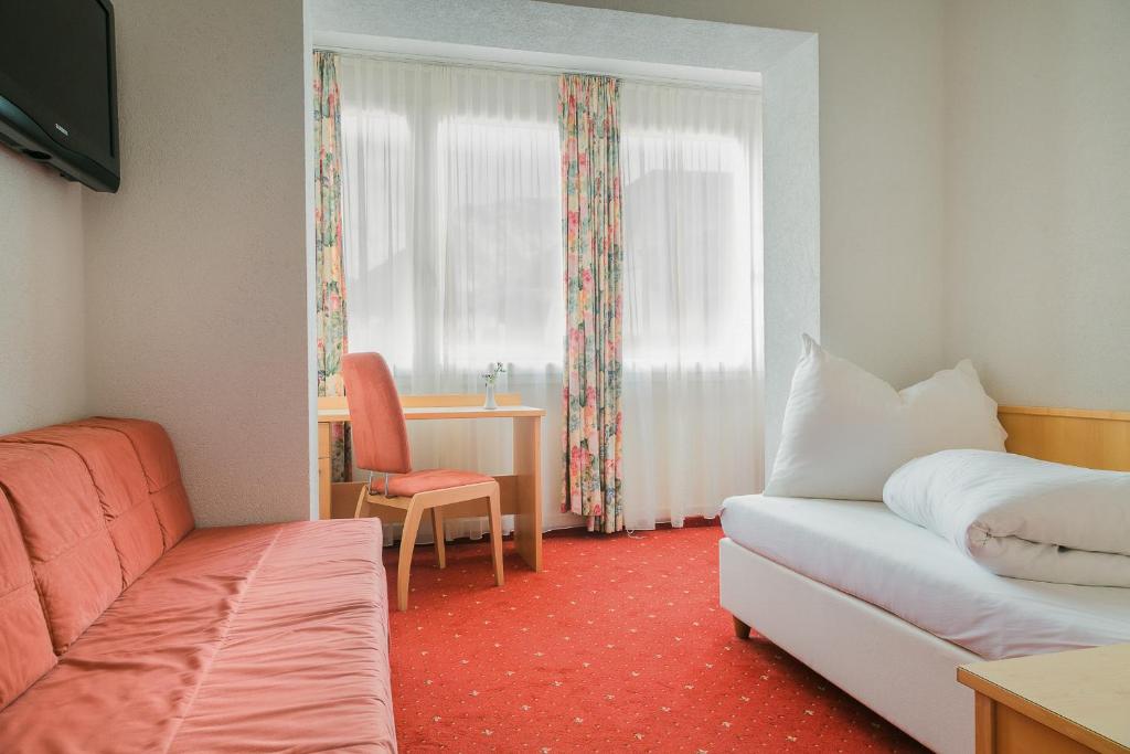 Двухместный (Двухместный номер эконом-класса с 2 отдельными кроватями) отеля Alpenhotel Regina, Наудерс