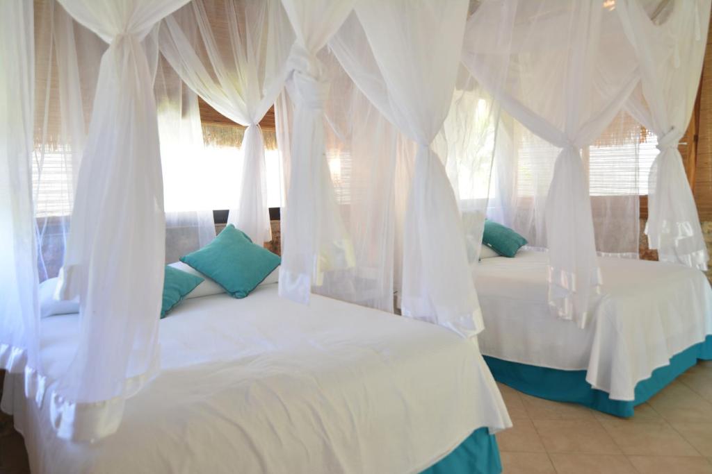 Четырехместный (Стандартный четырехместный номер) отеля Cabanas Luxury, Бакалар