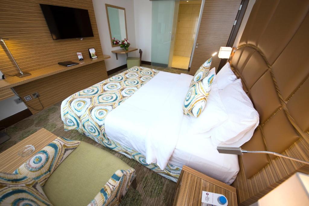 Двухместный (Стандартный номер с кроватью размера «king-size») отеля Best Western Plus Pearl Creek Hotel, Дубай