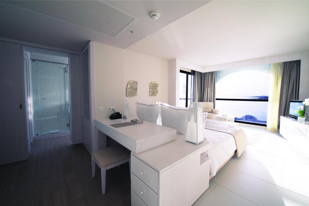 Двухместный (Двухместный номер Делюкс с 1 кроватью или 2 отдельными кроватями и частичным видом на море) отеля La Badira - Adult Only, Хаммамет
