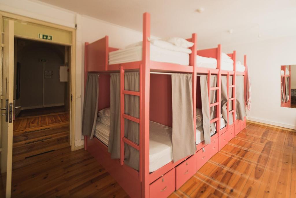 Номер (Кровать в общем 8-местном номере для женщин) хостела Hub New Lisbon Hostel, Лиссабон