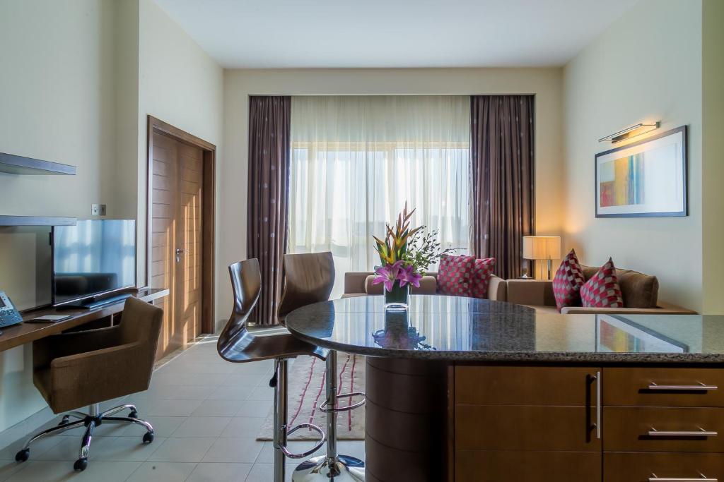 Апартаменты (Апартаменты Делюкс с 1 спальней) отеля Grand Millennium Al Wahda Abu Dhabi, Абу-Даби