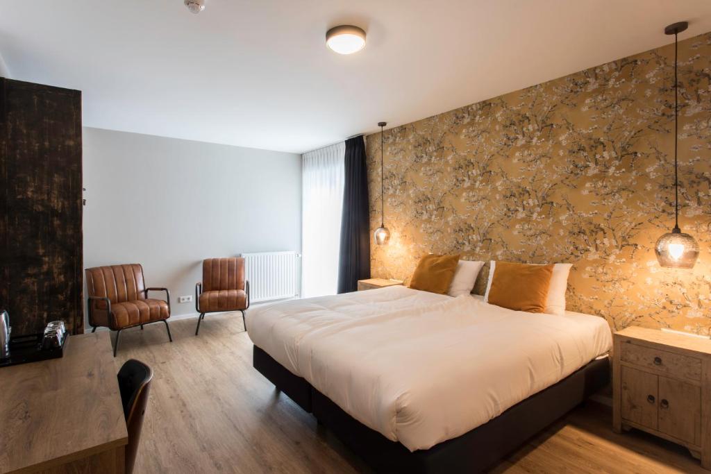 Двухместный (Двухместный номер «Комфорт» с 1 кроватью и террасой) отеля Rijksmonument Hotel de Sprenck, Мидделбург