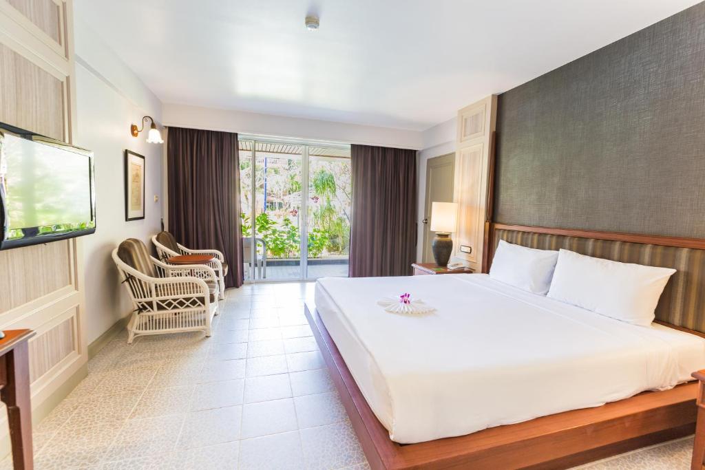 Двухместный (Двухместный номер Делюкс с 1 кроватью или 2 отдельными кроватями и видом на бассейн) курортного отеля Phuket Orchid Resort and Spa, Пхукет