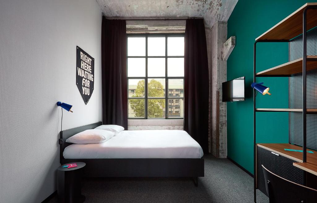 Двухместный (Номер Делюкс с кроватью размера «queen-size») отеля The Student Hotel Maastricht, Маастрихт