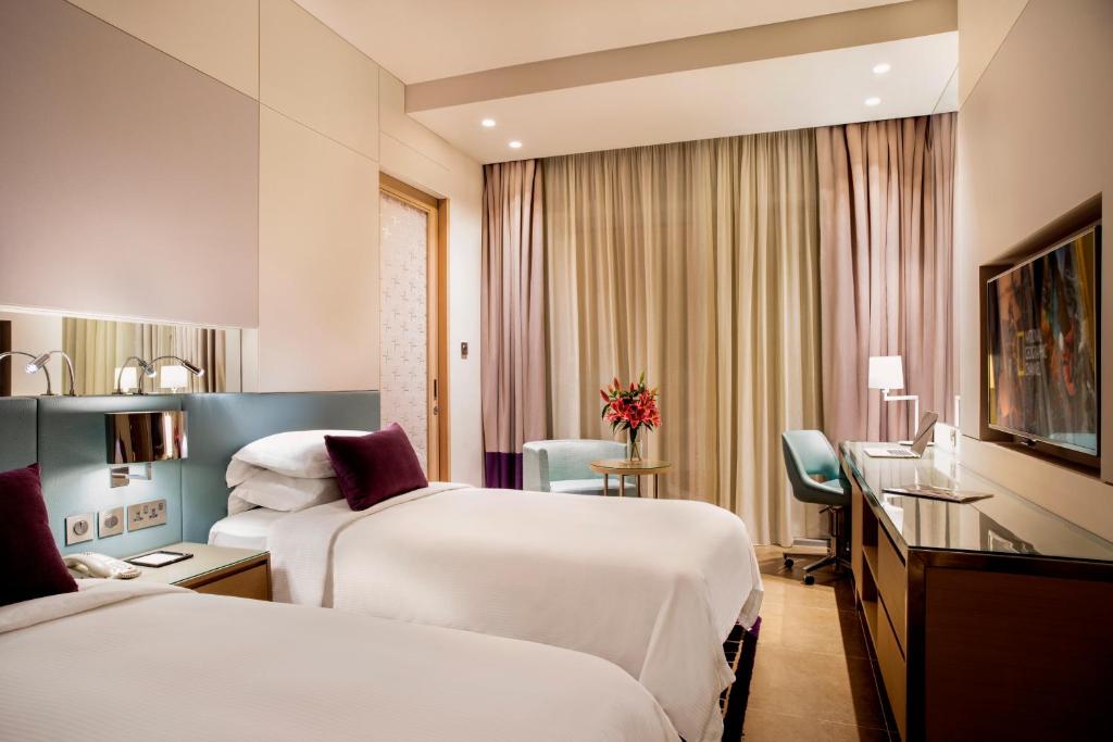 Сьюит (Люкс «Премиум» с 2 спальнями) апарт-отеля Capital Centre Arjaan by Rotana, Абу-Даби