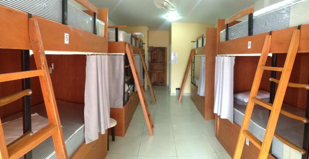 Номер (Кровать в общем номере для мужчин и женщин с 10 кроватями) гостевого дома Jomtien Hostel, Паттайя