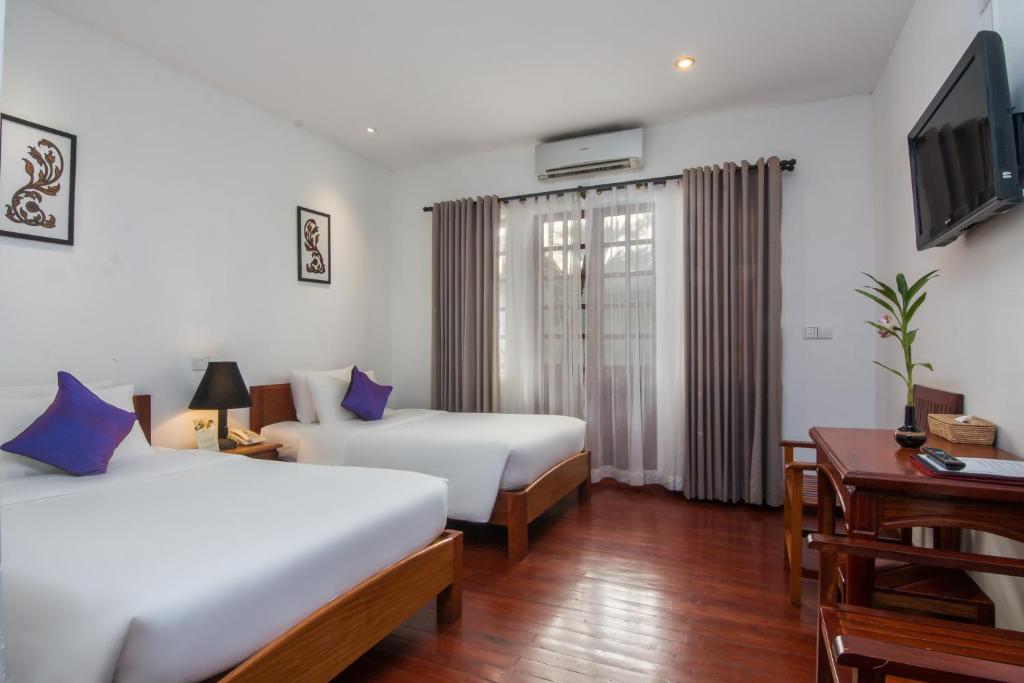 Двухместный (Двухместный номер Делюкс с 2 отдельными кроватями и балконом - Бесплатный трансфер до отеля) отеля Apsara Centrepole Hotel, Сием Рип