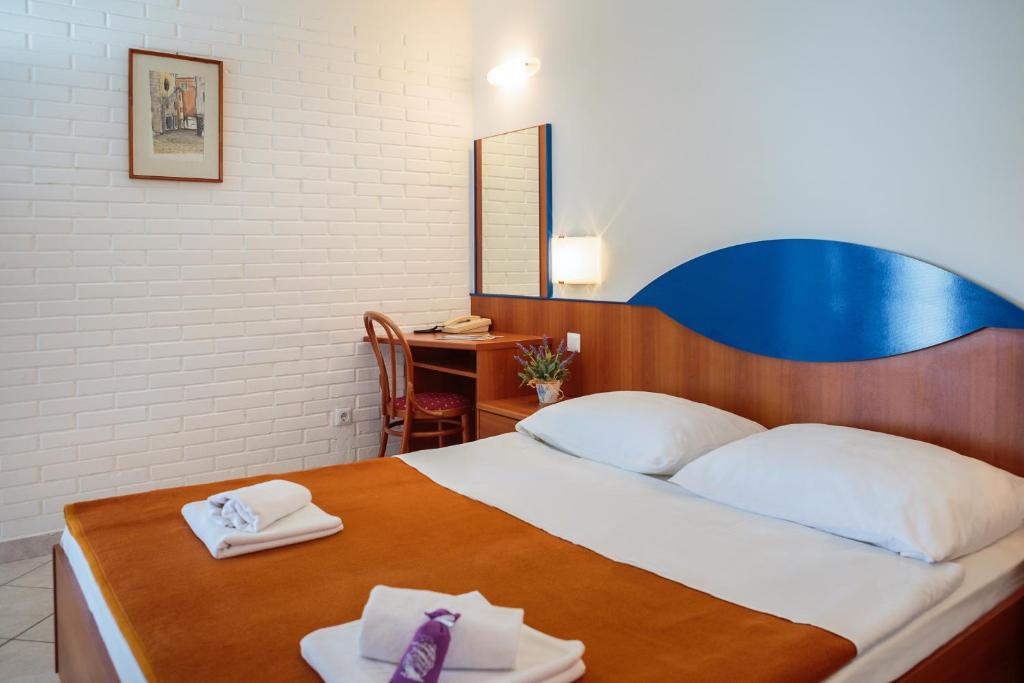 Двухместный (Двухместный номер «Комфорт» с 1 кроватью и террасой) отеля Adriatiq Resort Fontana, Елса