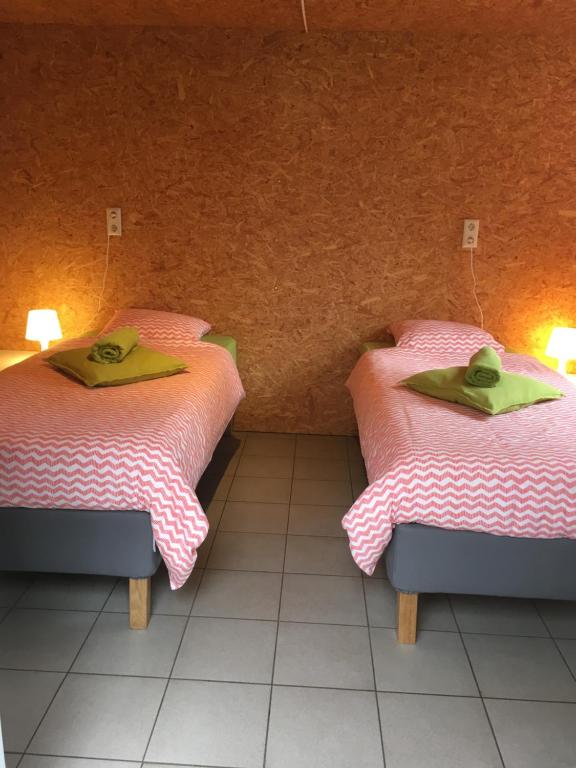 Двухместный (Двухместный номер с 1 кроватью или 2 отдельными кроватями, общая ванная комната) отеля La ferme d'a Yaaz, Сент-Юбер