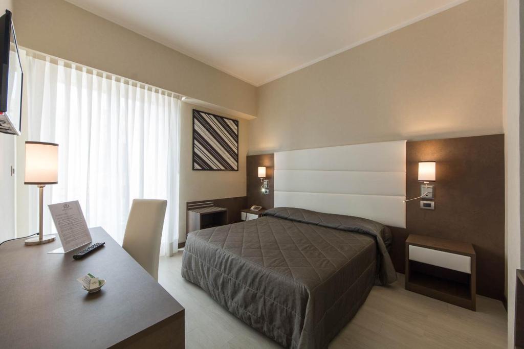 Двухместный (Двухместный номер с 1 кроватью или 2 отдельными кроватями и боковым видом на море) отеля Reginna Palace Hotel, Майори
