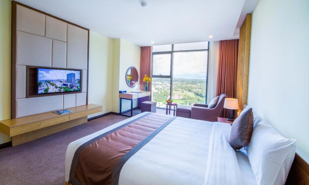 Двухместный (Номер Делюкс с кроватью размера «king-size») отеля Mường Thanh Luxury Buon Ma Thuot Hotel, Буонметхуот
