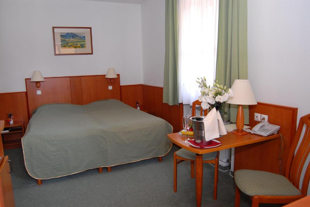 Двухместный (Двухместный номер с 1 кроватью или 2 отдельными кроватями) отеля Magita Hotel, Шарошпатак