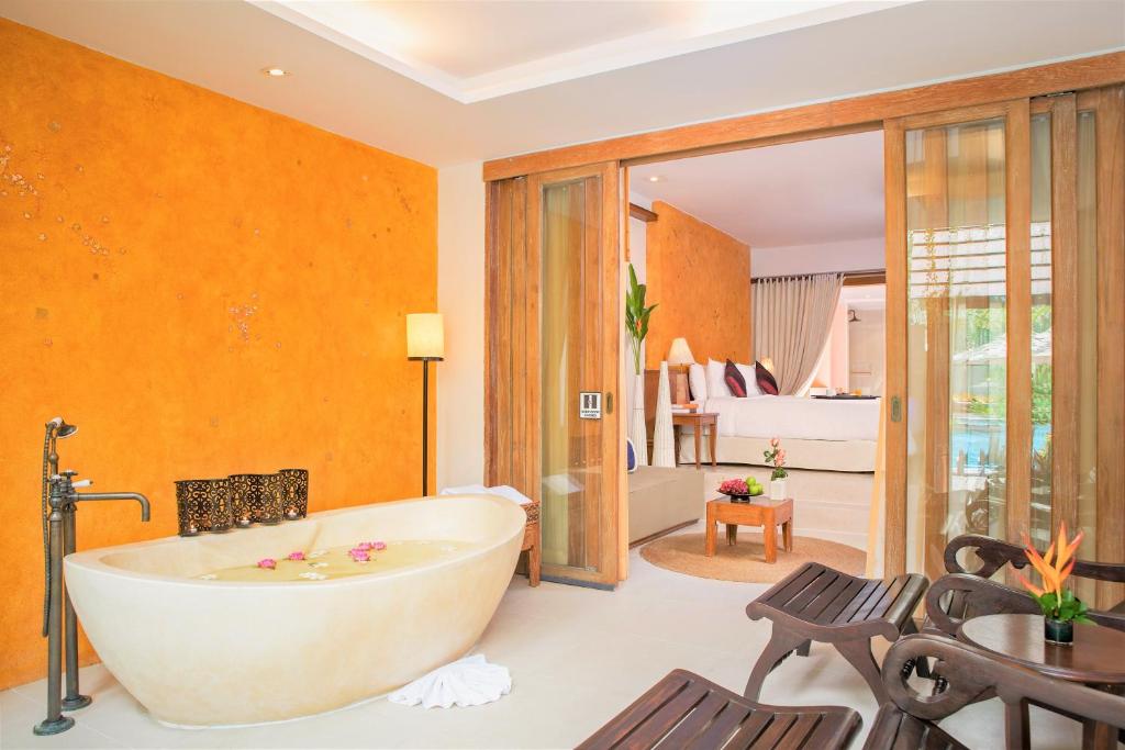 Двухместный (Двухместный номер для новобрачных с 1 кроватью) курортного отеля Burasari Phuket, Пхукет