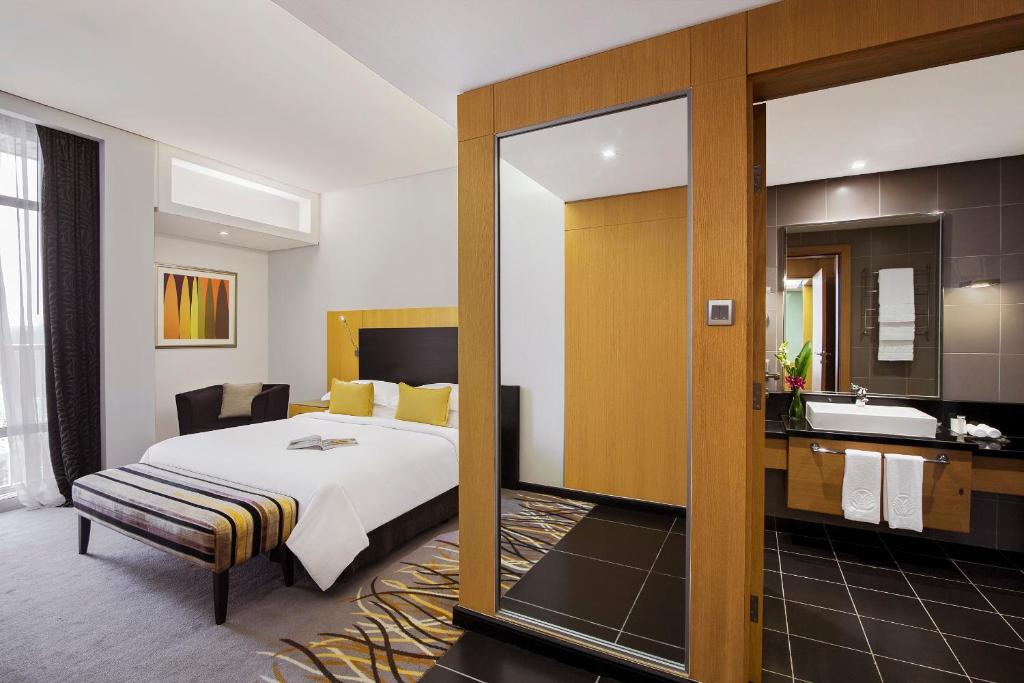 Сьюит (Люкс «Премиум») апарт-отеля Hala Arjaan by Rotana, Deluxe Hotel Apartments, Абу-Даби
