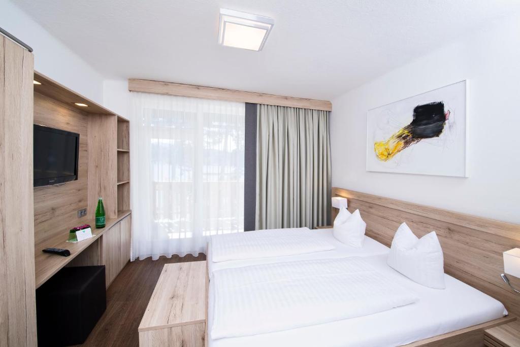Двухместный (Небольшой двухместный номер с 1 кроватью с балконом и видом на озеро) отеля Terrassenhotel Reichmann, Санкт-Канциан-ам-Клопайнер-Зее