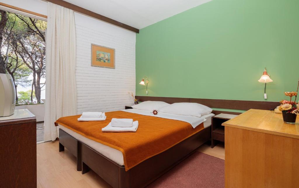 Двухместный (Стандартный двухместный номер с 1 кроватью или 2 отдельными кроватями) отеля Adriatiq Resort Fontana, Елса