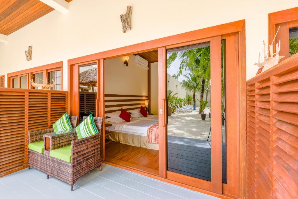Двухместный (Улучшенный двухместный номер с 1 кроватью или 2 отдельными кроватями и видом на сад) гостевого дома Araamu Holidays & Spa, Диффуши