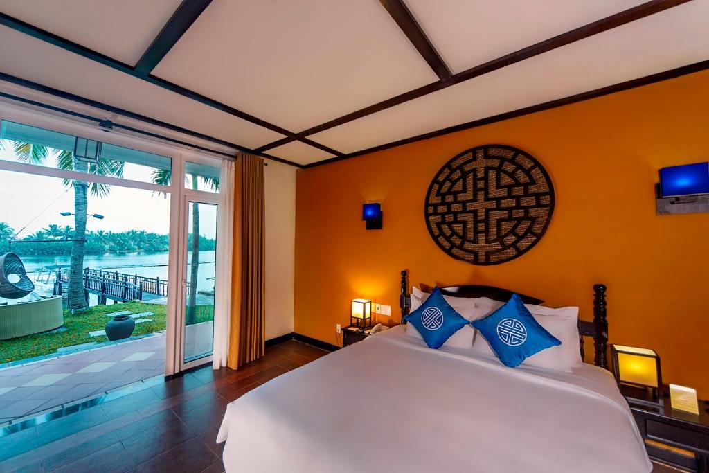 Двухместный (Grand Deluxe with River View) курортного отеля Hoi An Beach Resort, Хойан