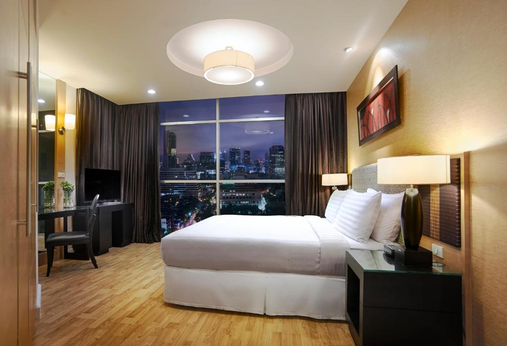 Сьюит (Люкс «Премьер» с 2 спальнями) отеля Urbana Sathorn Bangkok, Бангкок