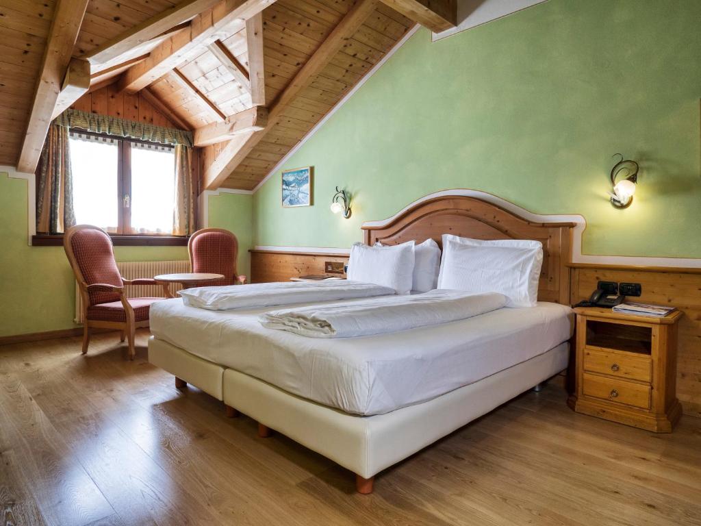 Двухместный (Улучшенный двухместный номер с 1 кроватью или 2 отдельными кроватями) отеля Hotel Bertelli, Мадонна-ди-Кампильо