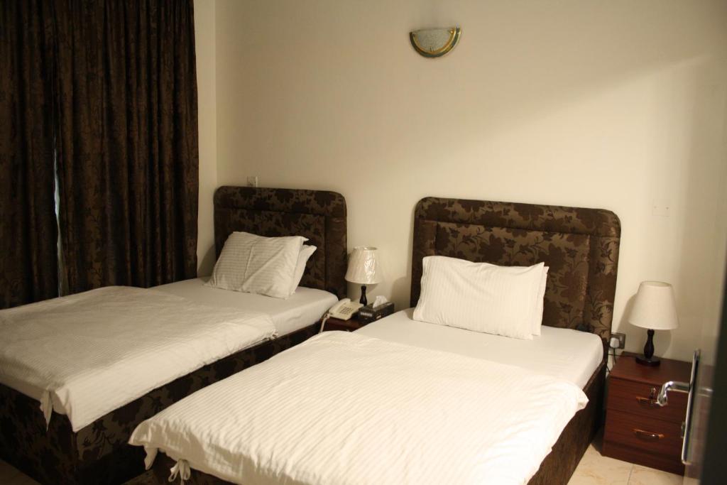 Апартаменты (Апартаменты с 1 спальней и 2 односпальными кроватями) апарт-отеля Sky Hotel Apartments, Дубай