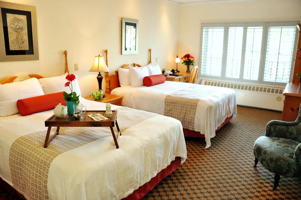Семейный (Номер с 2 кроватями размера «queen-size») отеля The Eagle Inn, Санта-Барбара