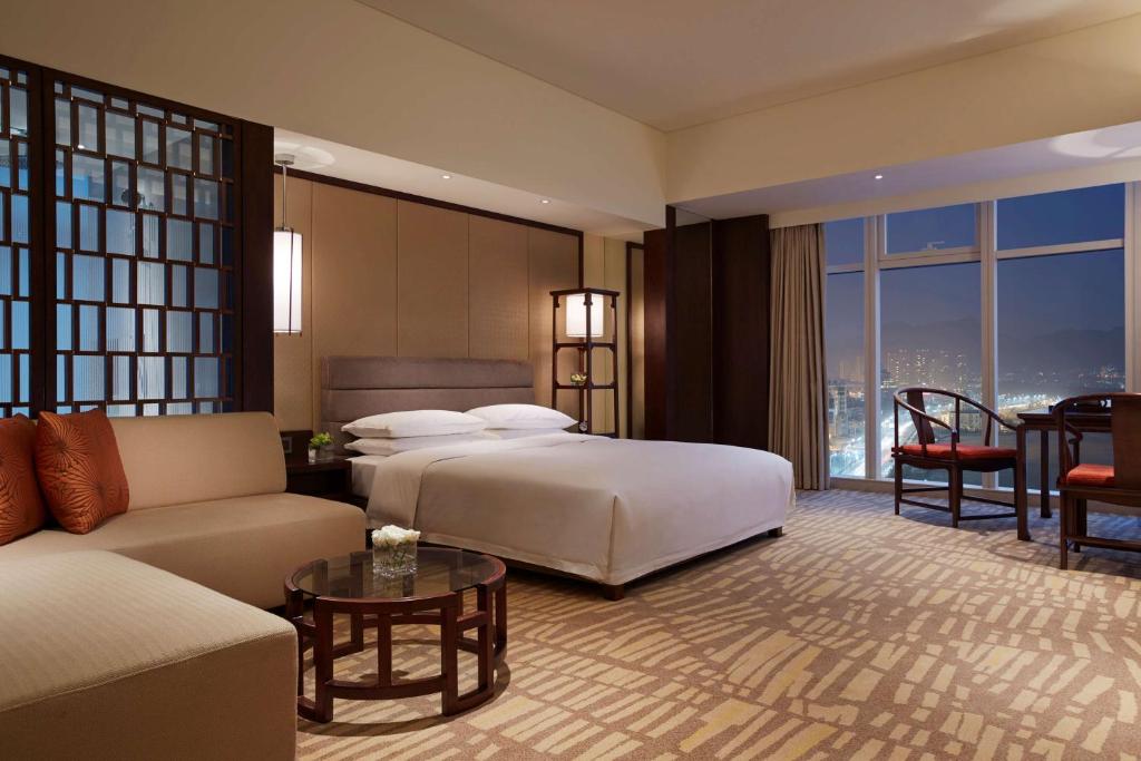 Сьюит (Люкс «Ридженси» с кроватью размера «king-size») отеля Hyatt Regency Qingdao, Циндао