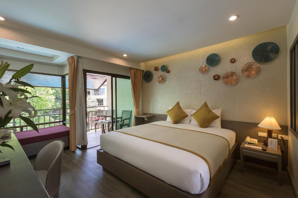 Двухместный (Двухместный номер Делюкс с 1 кроватью или 2 отдельными кроватями) курортного отеля Chanalai Flora Resort, Kata Beach, Пхукет